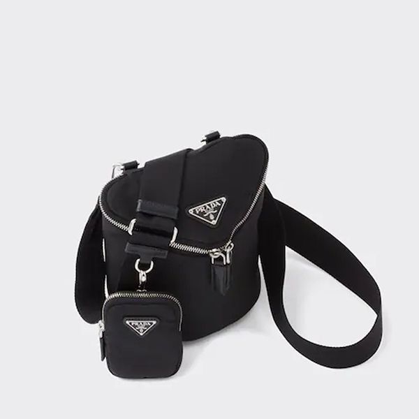 【プラダ 偽物】22SS Re-Nylon xレザー ショルダーバッグ ロゴ入り